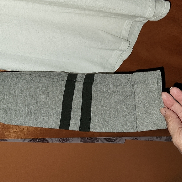 HOLLISTER LONG SLEEVE TEE - Picture 3 of 6